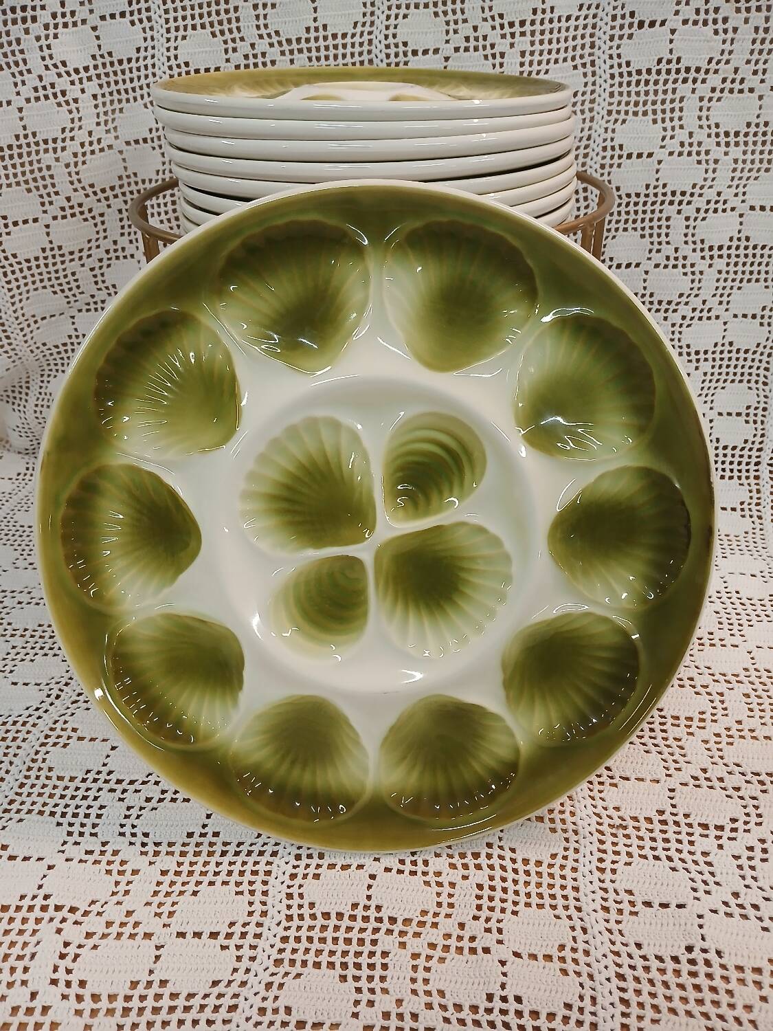 11 oyster plates + 1 Orchies Moulin des Loups dish