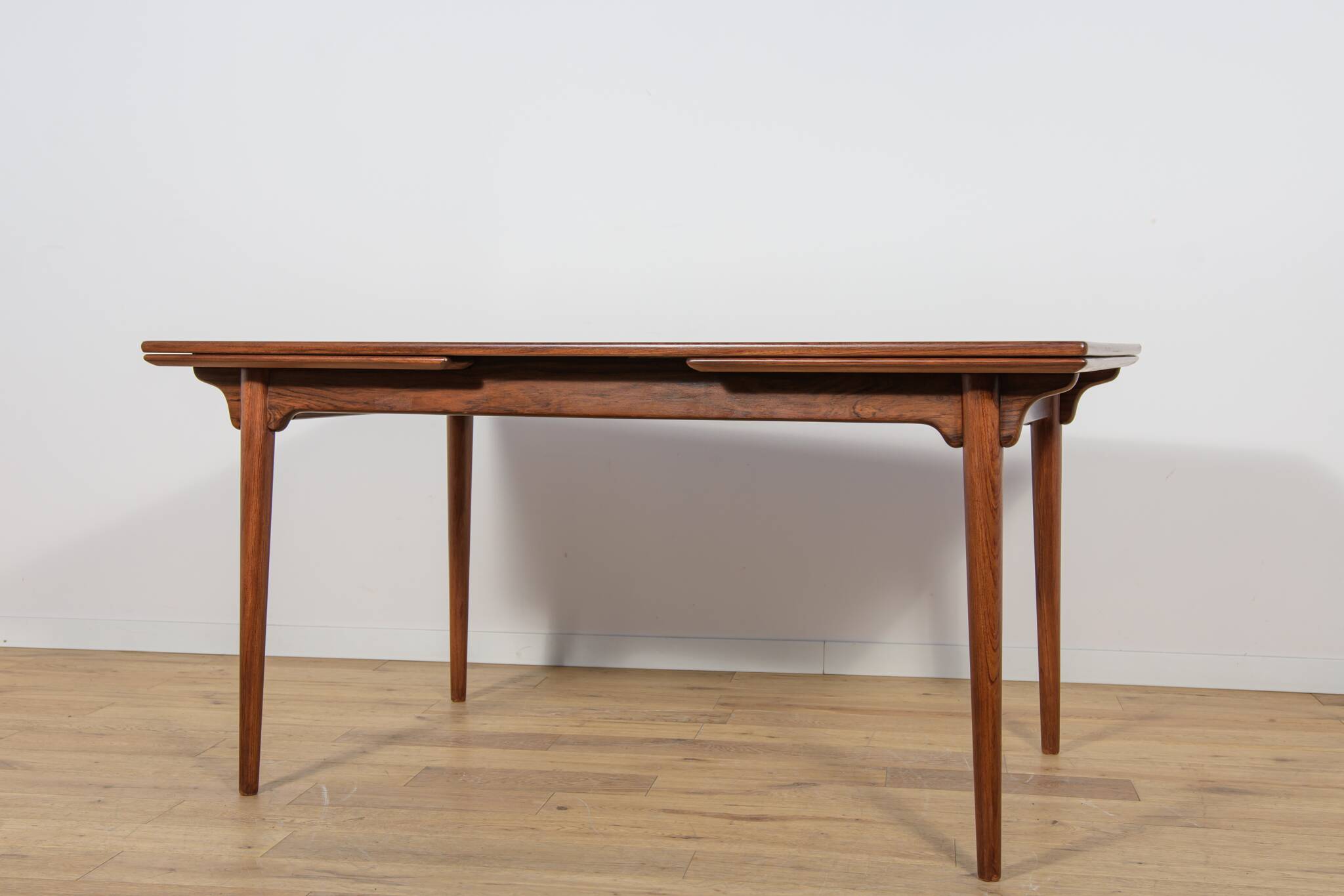 Mid-Century Modern Rosewood Dining Table Model 54 by Gunni Omann for Omann