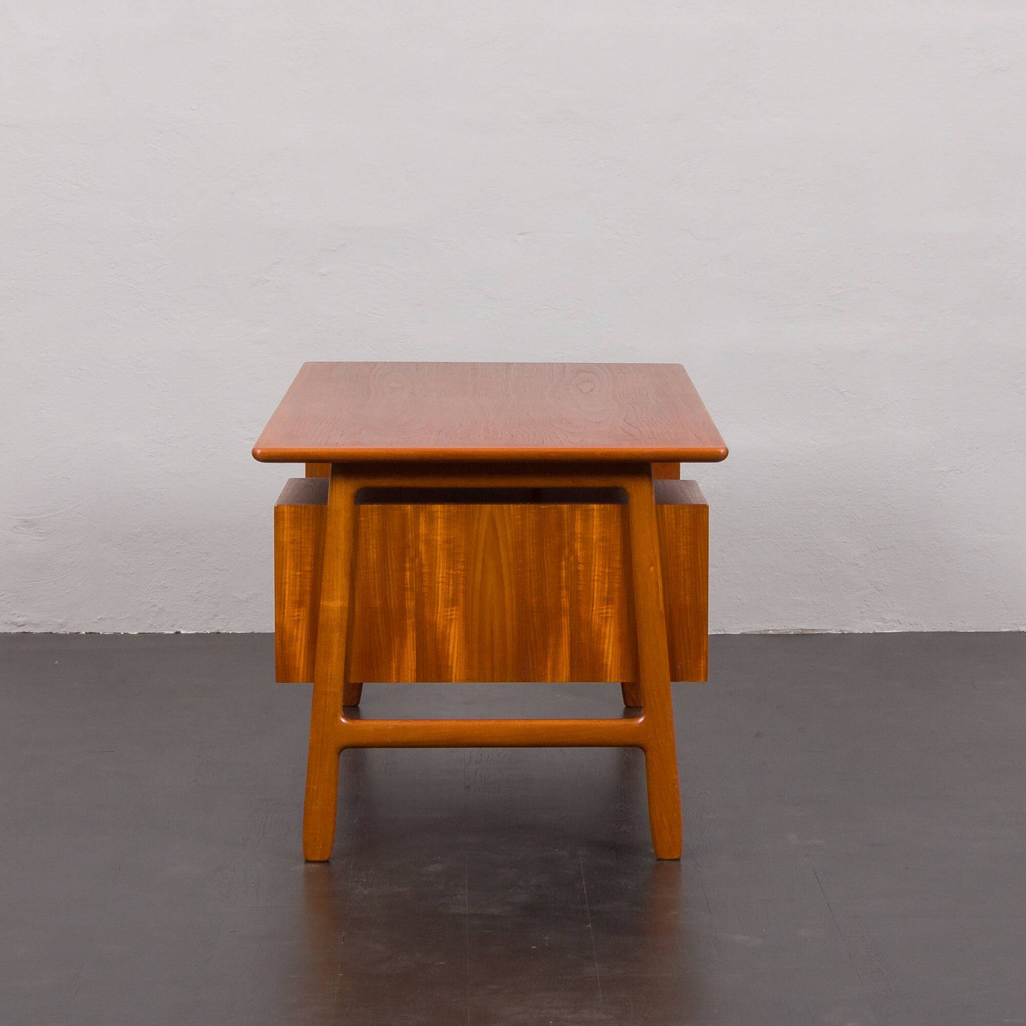 Freestanding teak desk, model 75 Gunni Omann for Omann Jun's Møbelfabrik