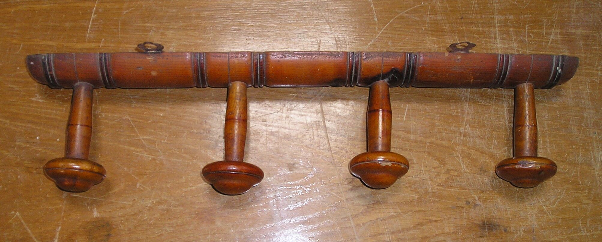 Wearing coat locker room to 4 pegs wooden