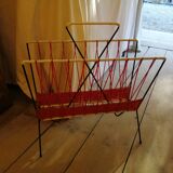 Scoubidou magazine holder