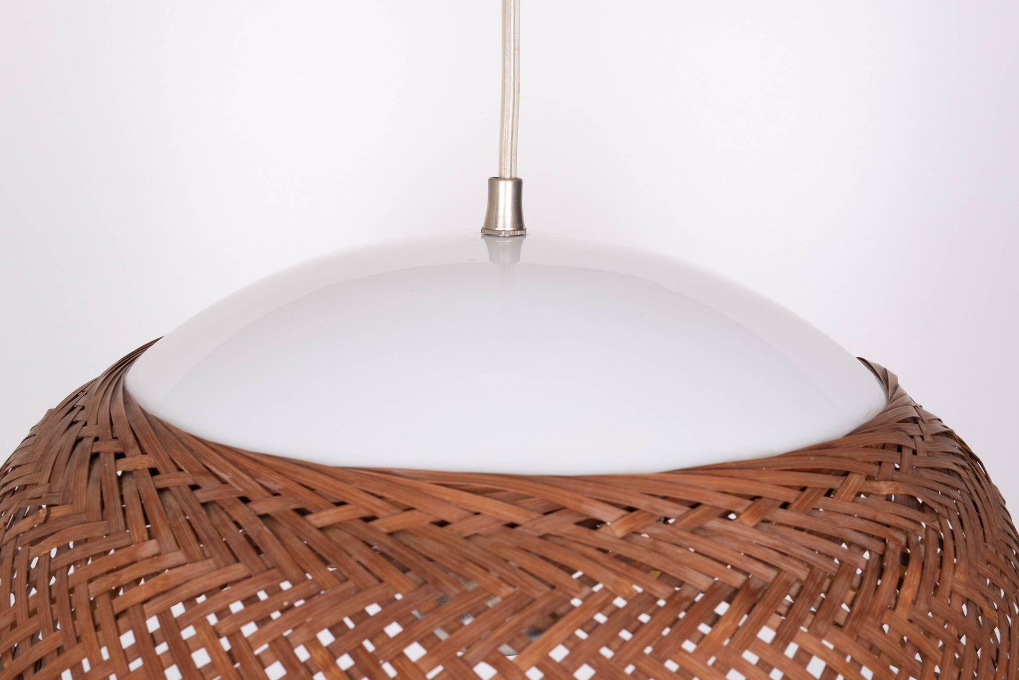 Lampe suspendue en osier du Japon des années 1970