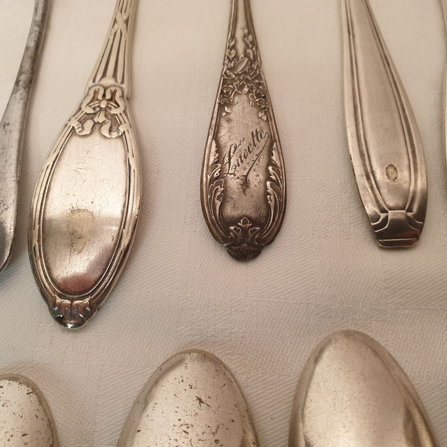Set of mismatched silvered metal cutlery