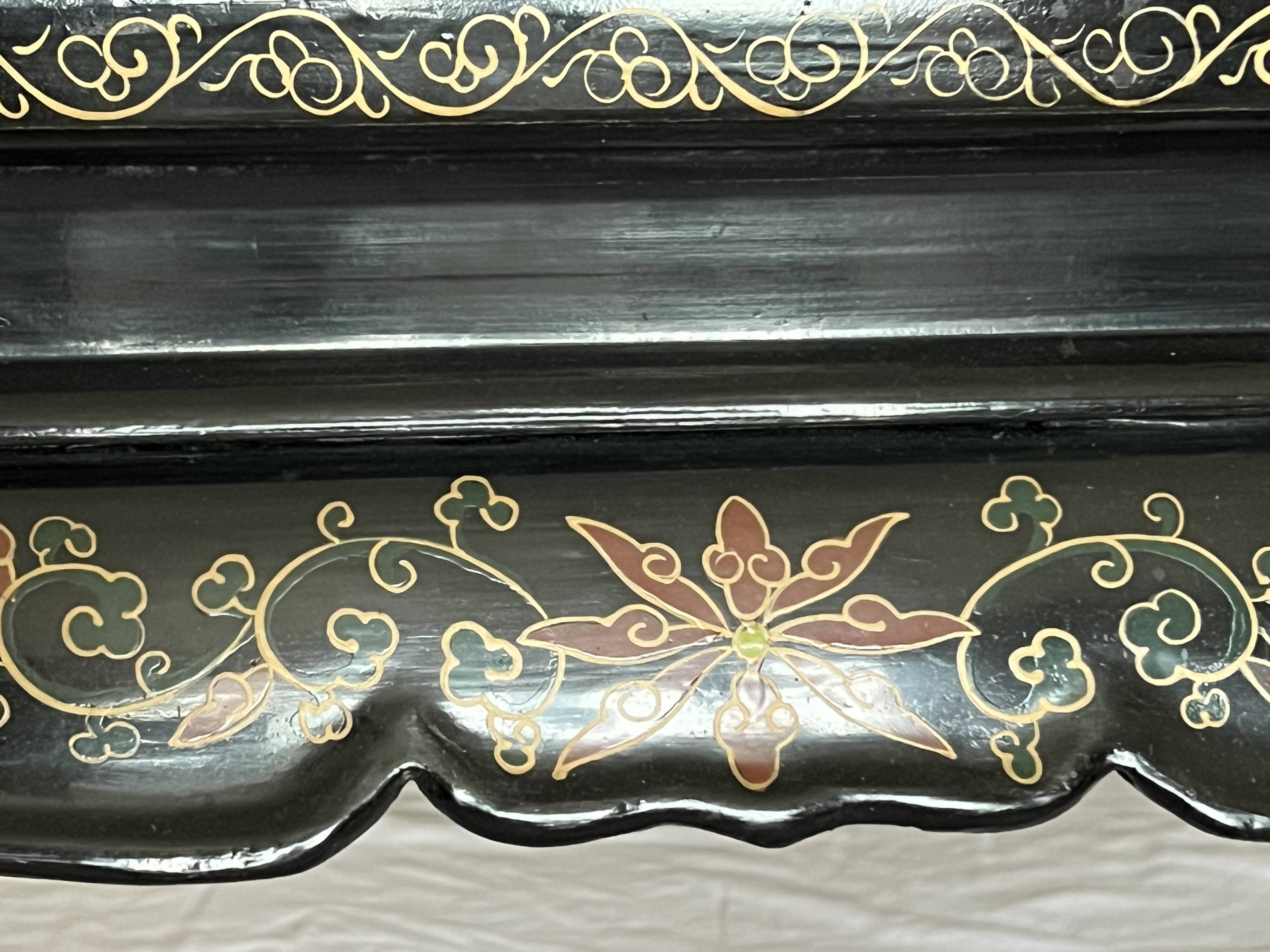 Chinese black wood table inlaid with mother-of-pearl featuring a relief scene of a crane.