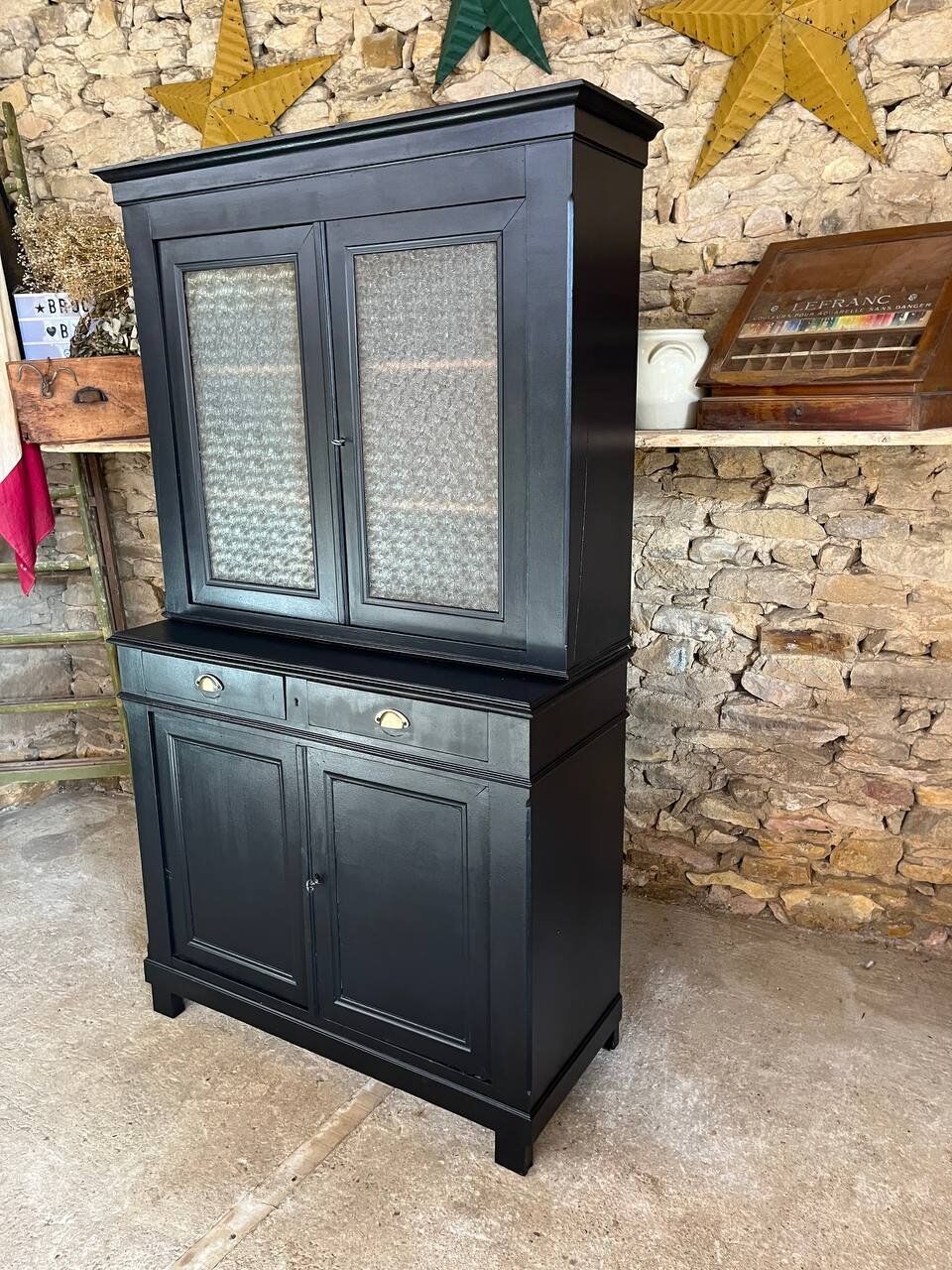 Buffet two body black vessel