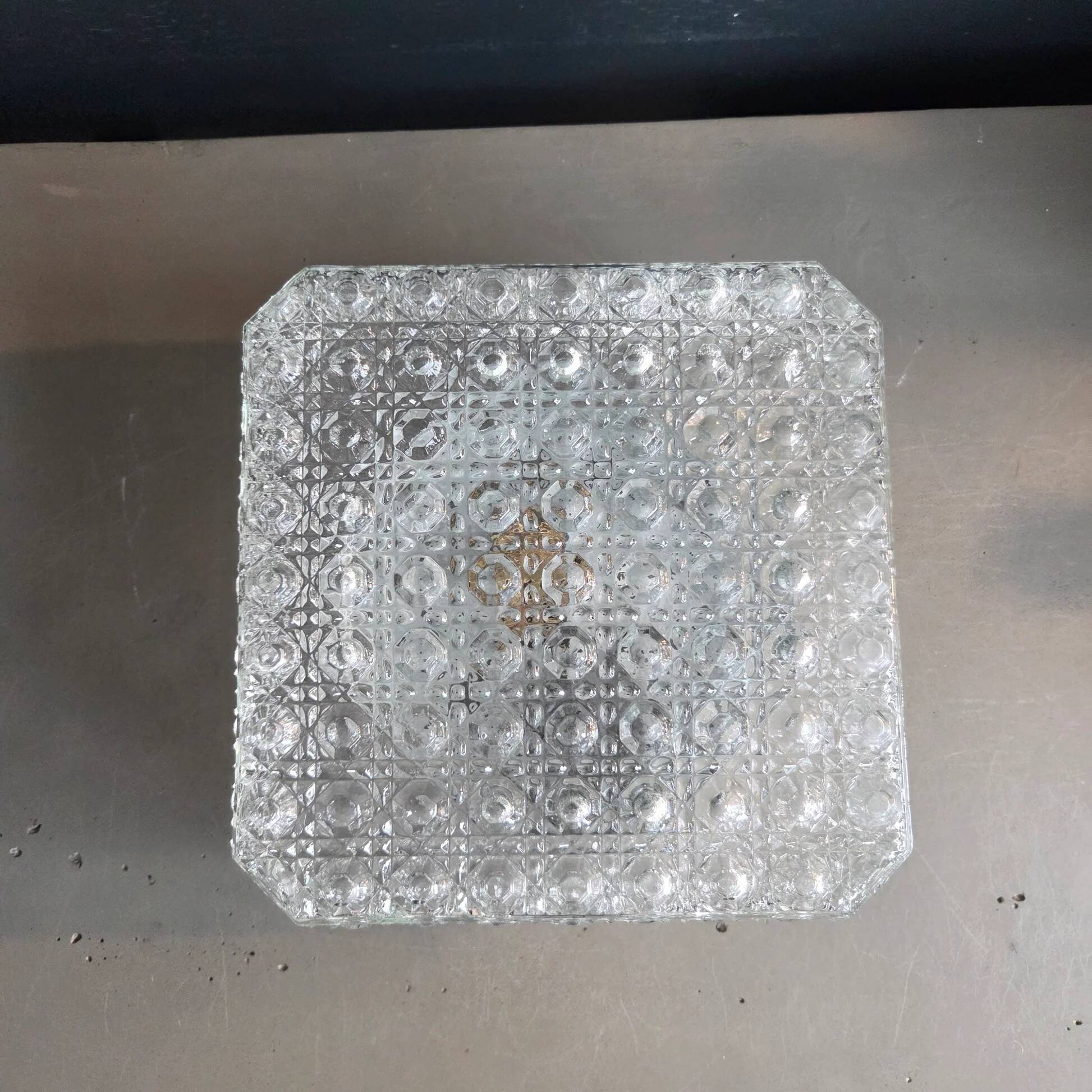 Plafonnier ou applique en verre moulé