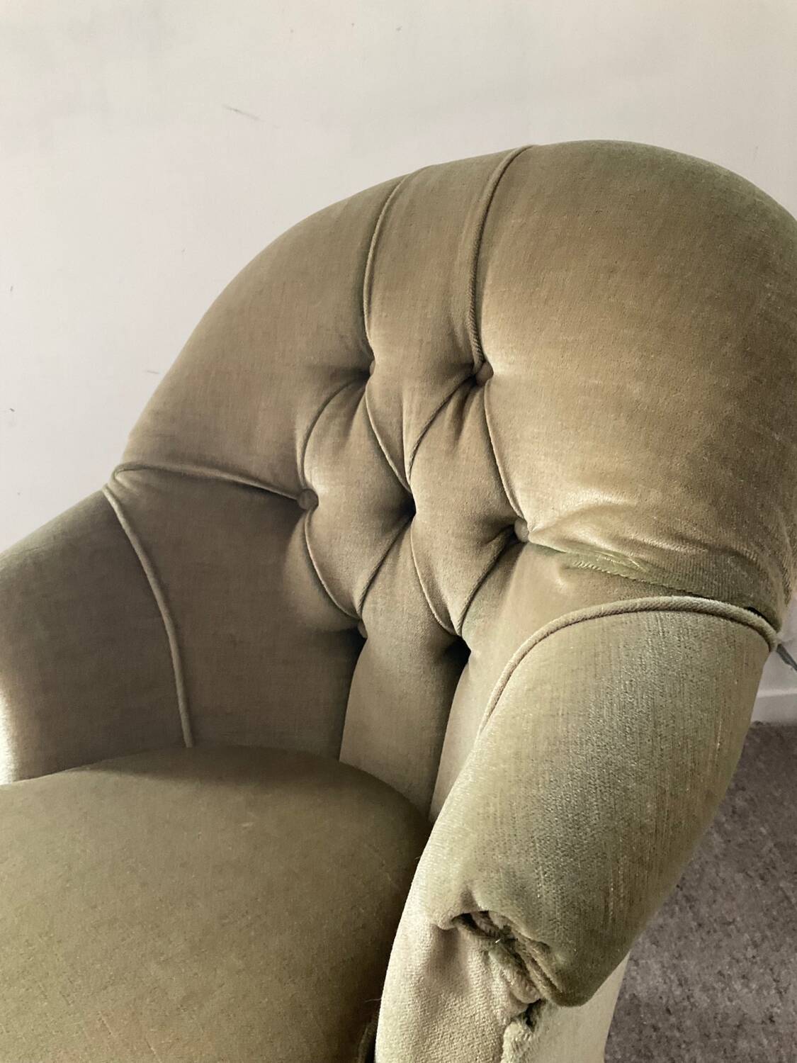 70s toad armchair in green velvet