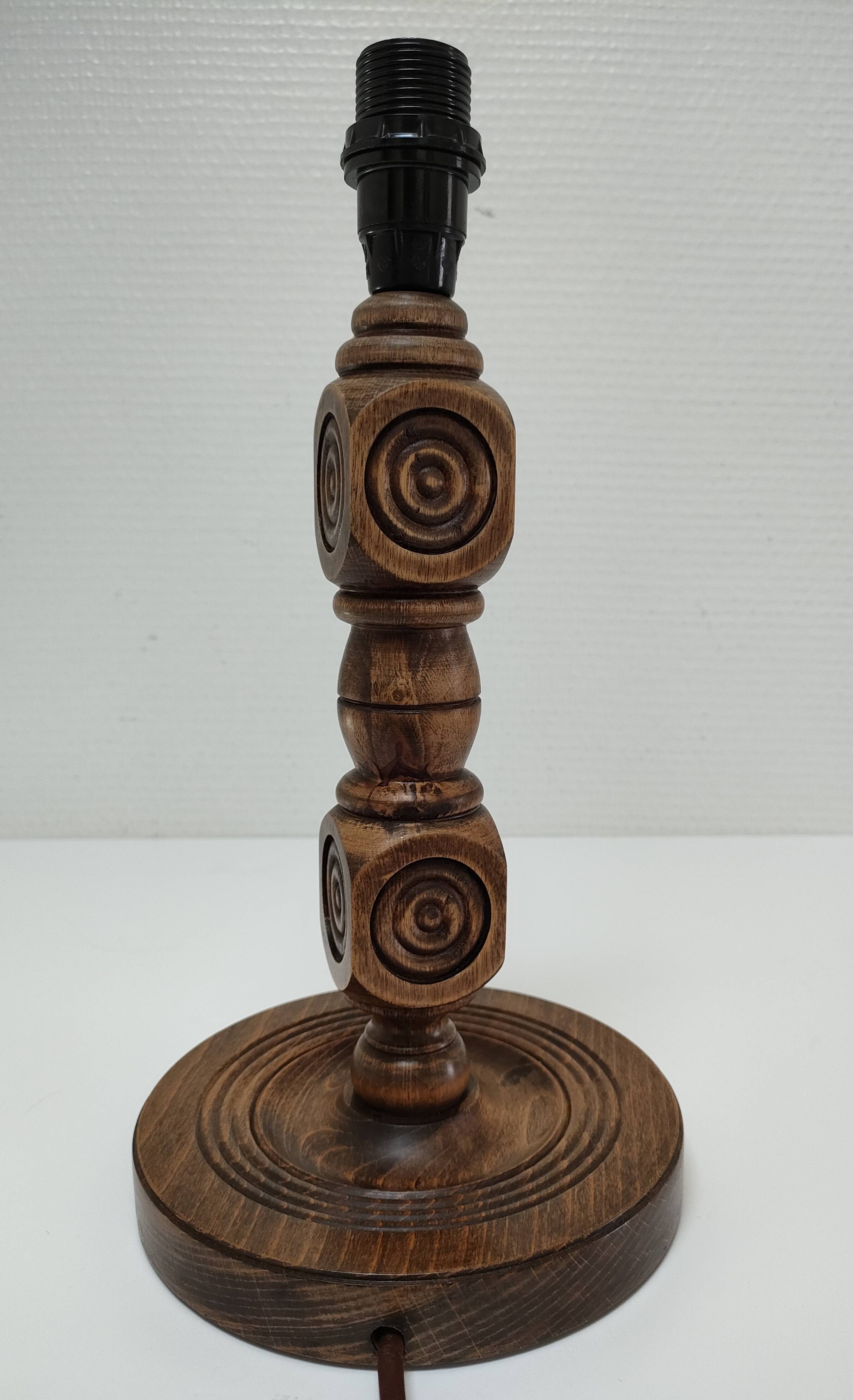 Solid wood lamp decorated with vintage hollow circles
