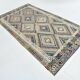 Tapis kilim ancien à losanges géométriques, Dominante bleue et tons nature