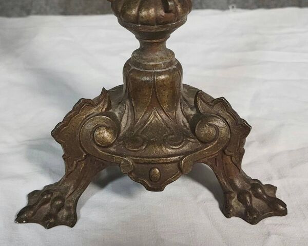 Paire de candélabres anciens en régule patiné bronze