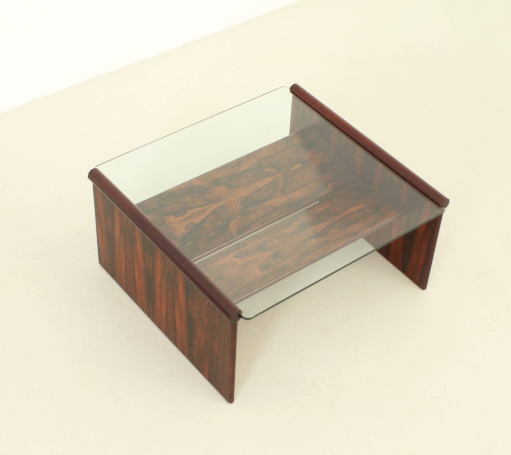 Italian coffee table in rosewood with magazine rack, 1960s.