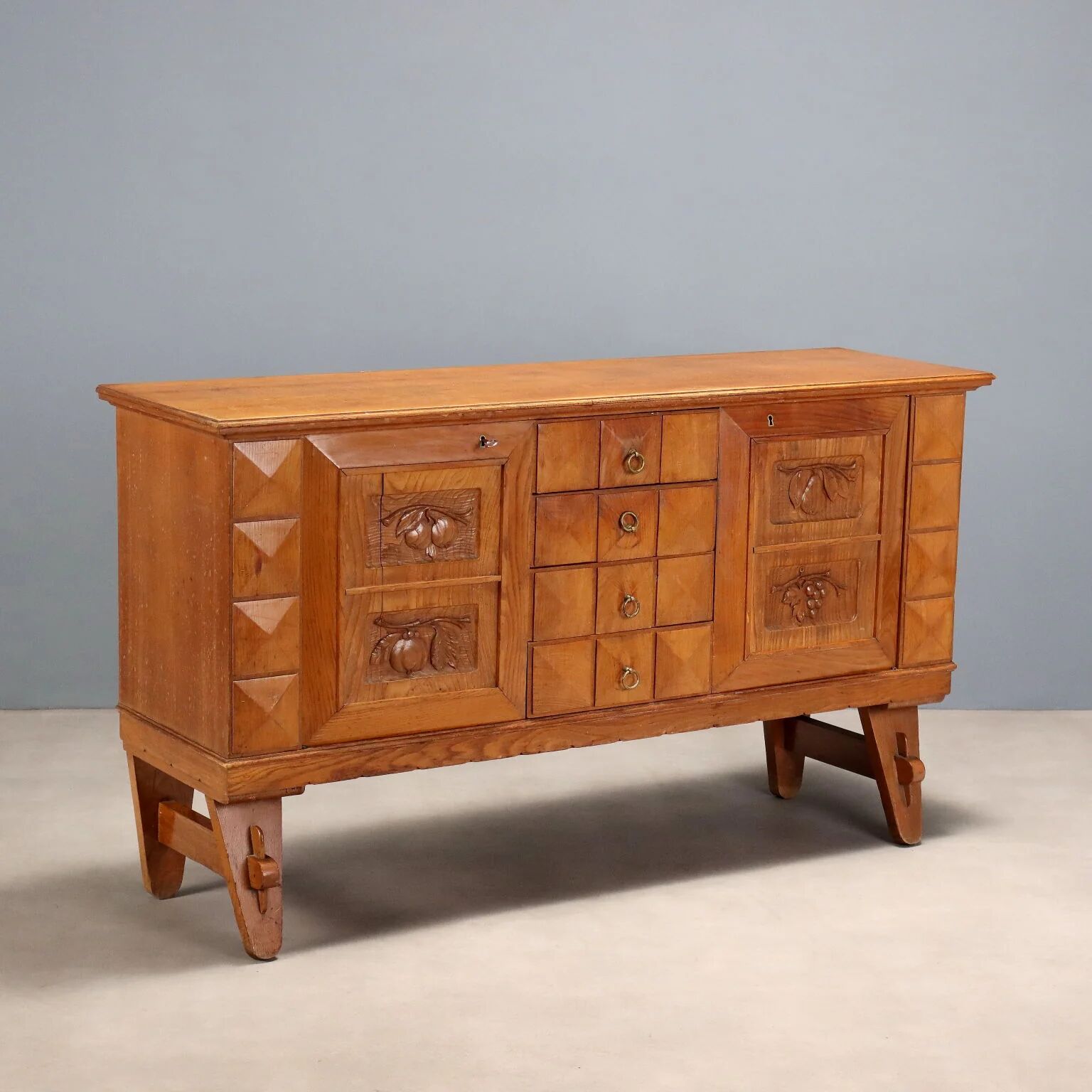 Vintage rustic buffet veneered in oak, Italy, 1950s.