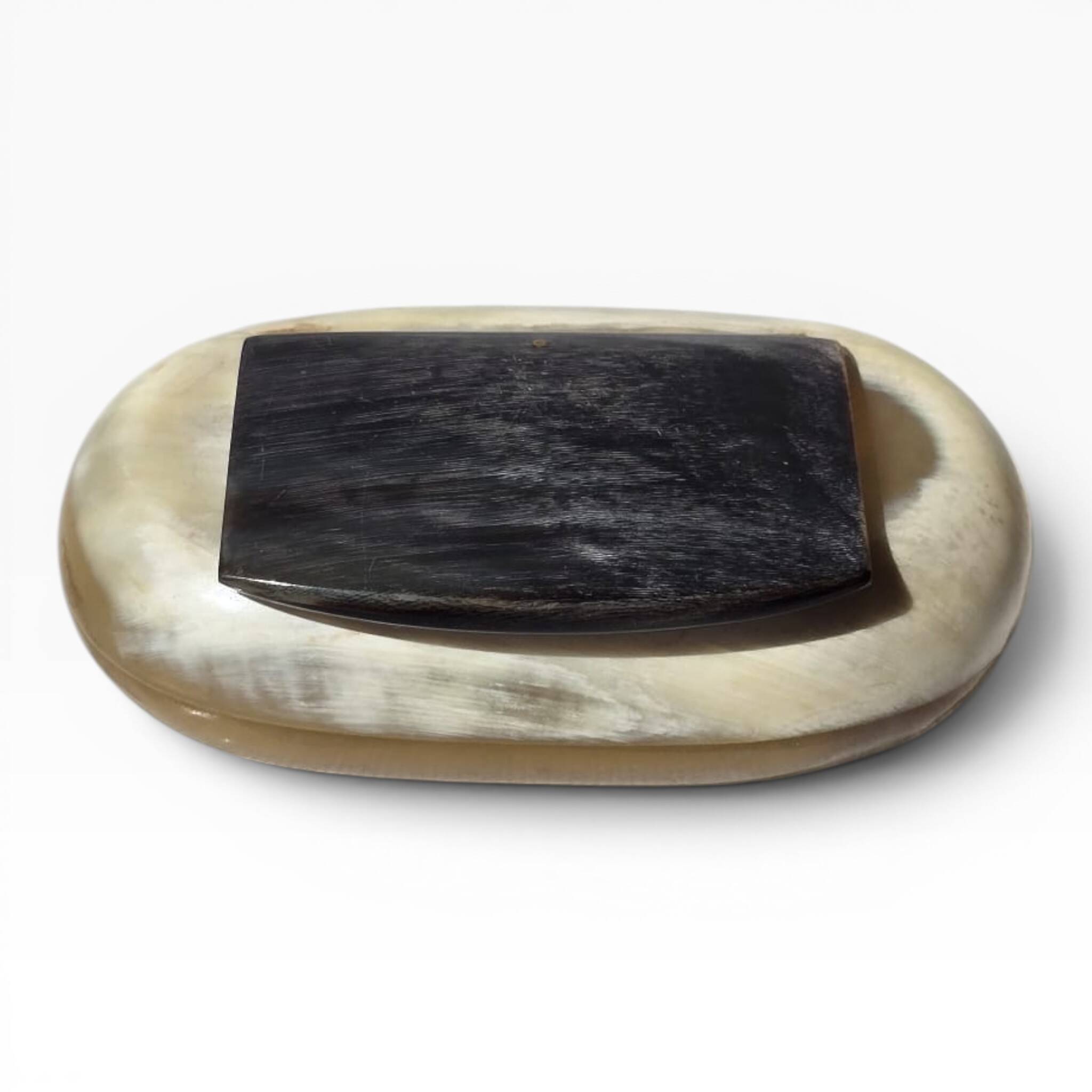 Antique snuffbox in blonde and black horn — 19th century — hinge