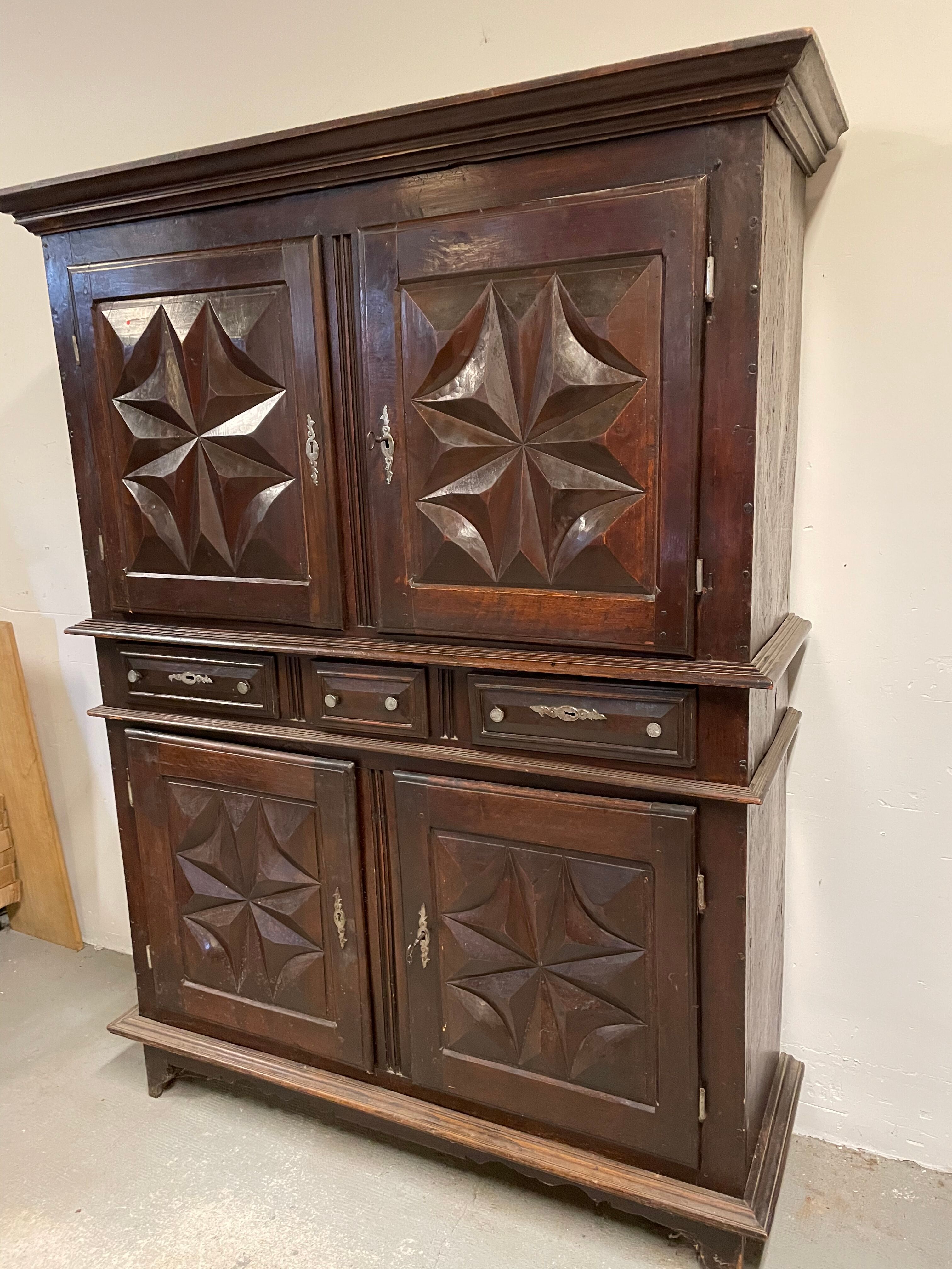 Meuble 4 porte armoire ancienne Louis xIII cabinet