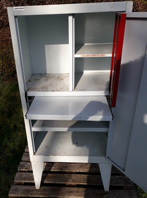 Meuble industriel de rangement en métal