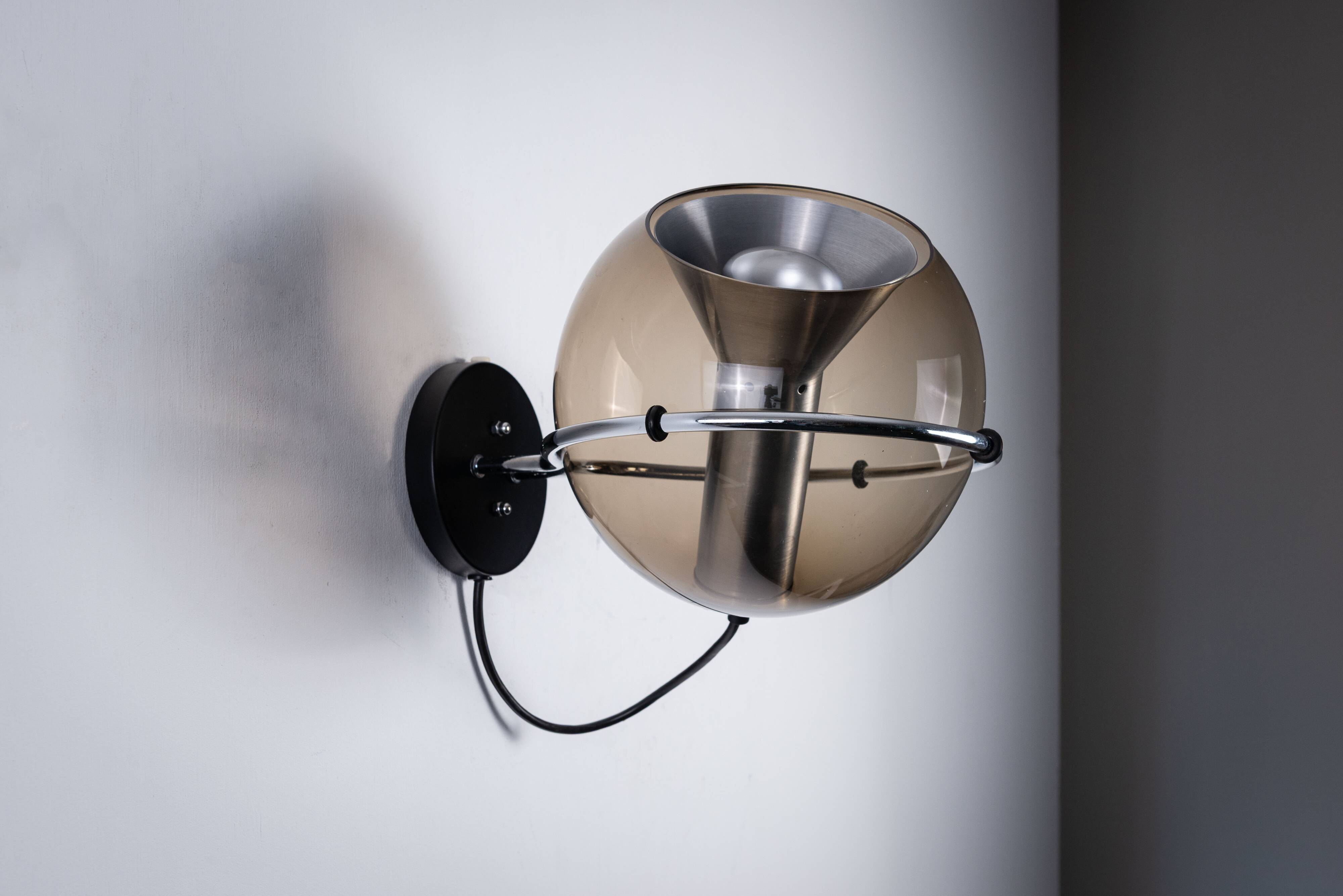 Frank Ligtelijn 'Globe' wall lamp for Raak Amsterdam 1962