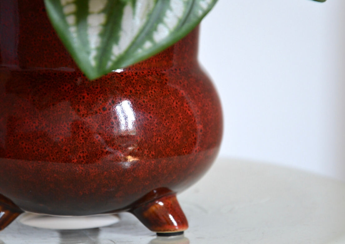 Japanese-style tripod pot cover