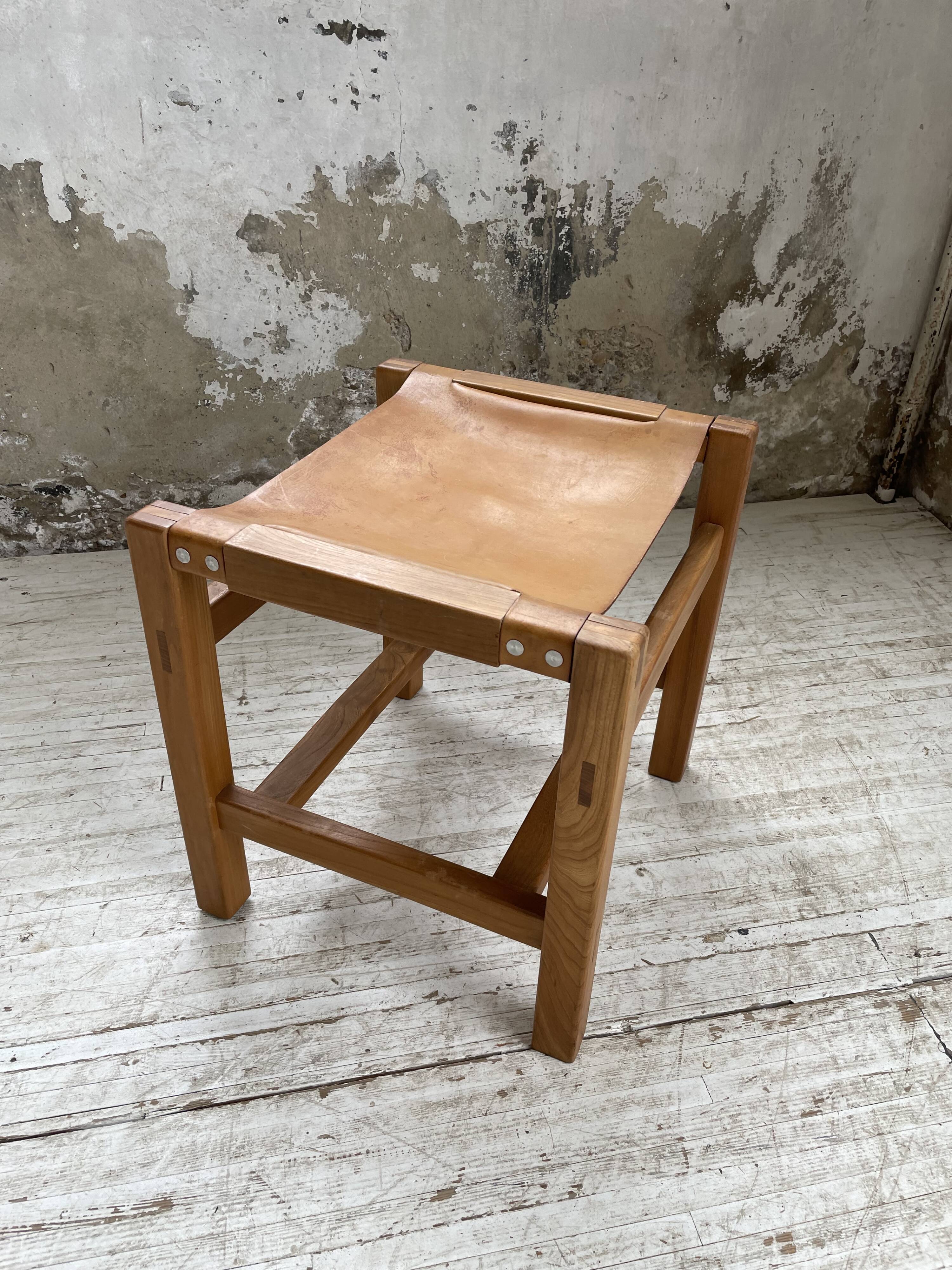 Solid elm and leather stool Maison Regain