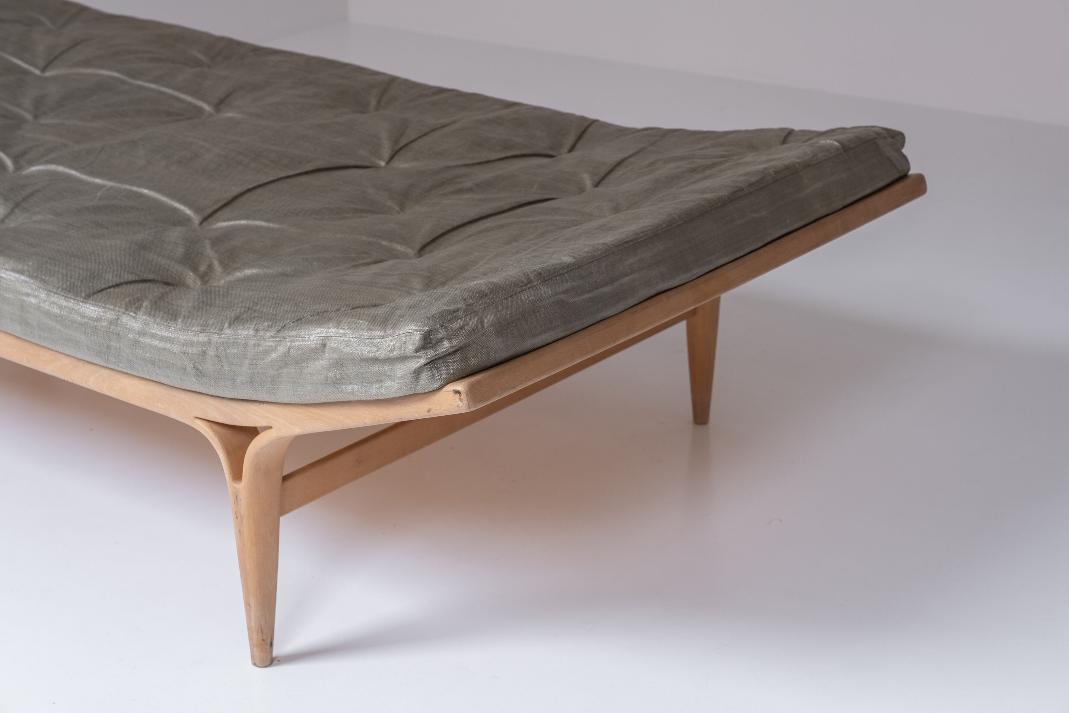 'Berlin' daybed designed by Bruno Mathsson for Firma Karl Mathsson, Sweden 1969.
