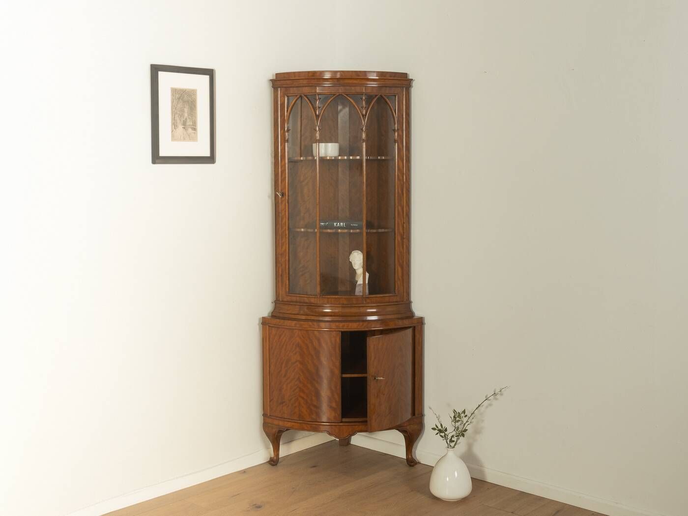 Classic English corner display cabinet in Georgian style from the 1920s