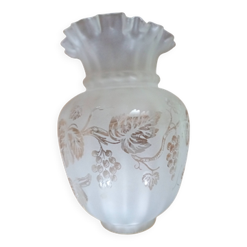 Globe en verre dépoli, sablé à décor de frise de vigne et raisin