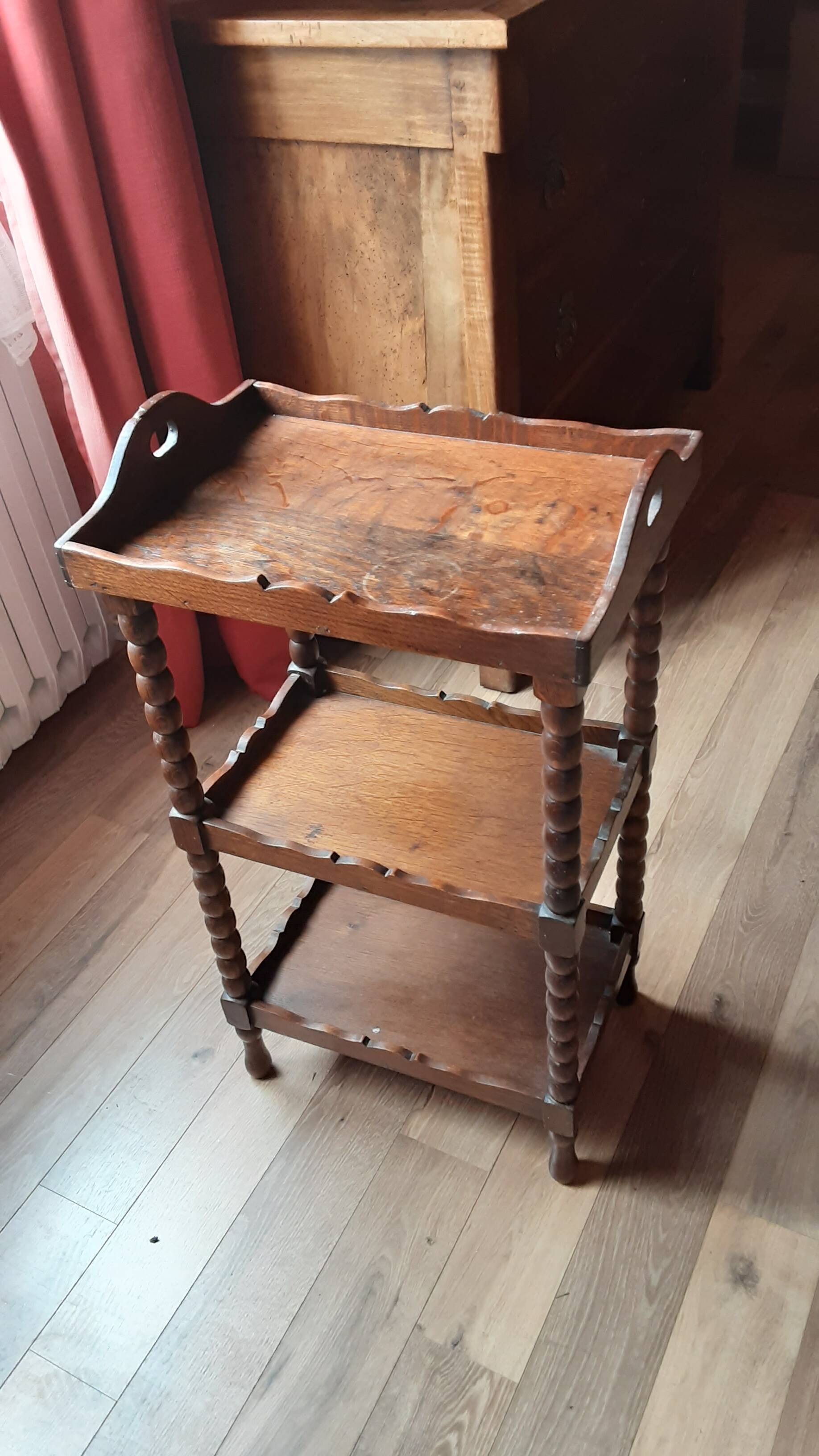 Petit meuble ancien 3 niveaux en bois
