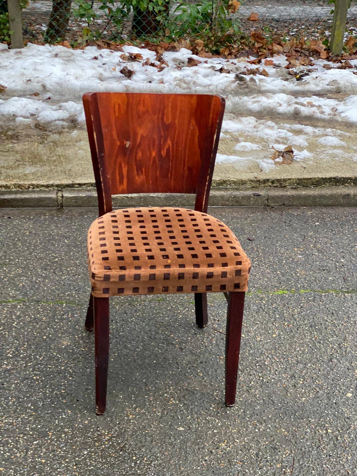 Parisian bistro chair in solid wood and fabric