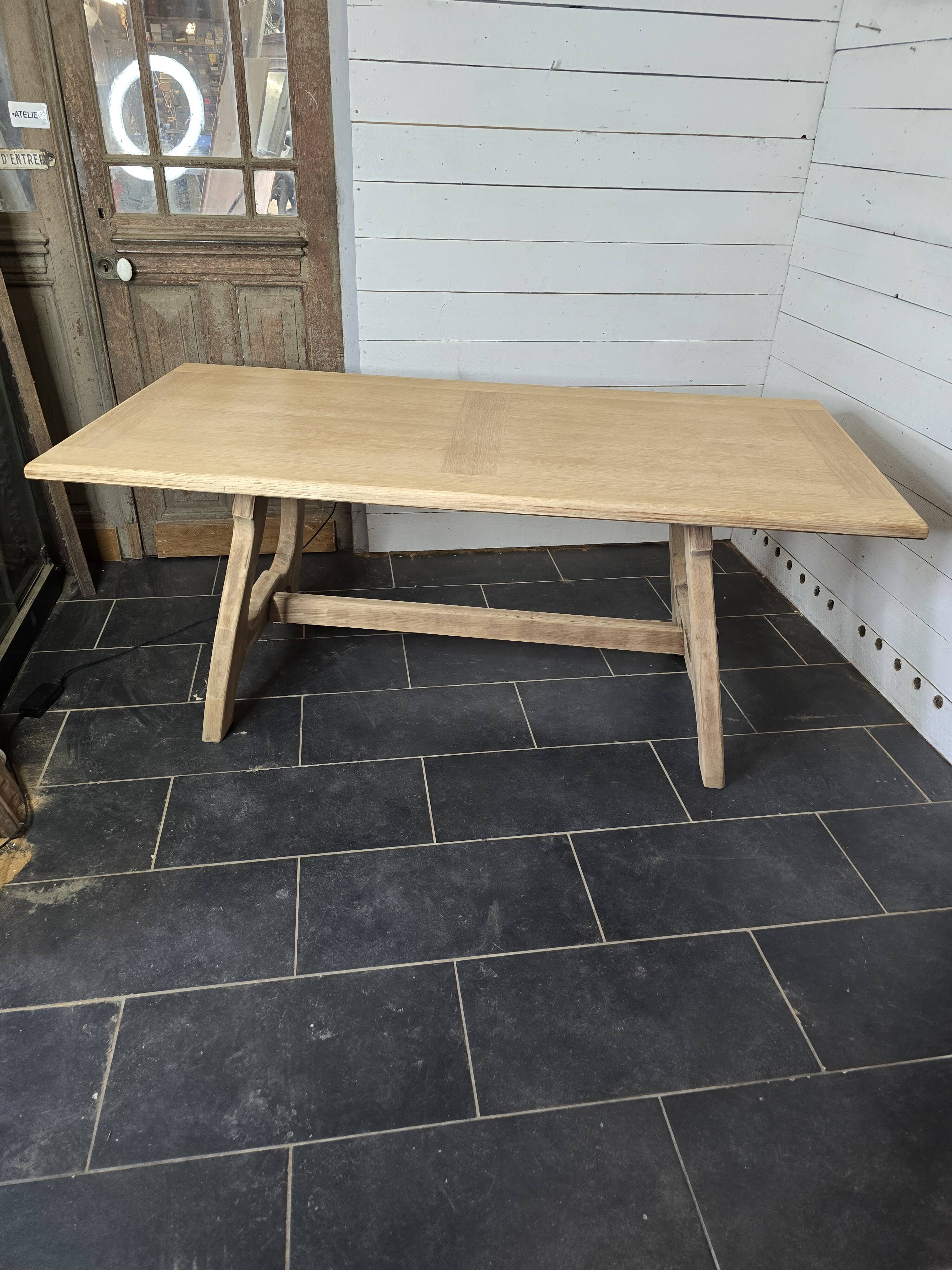 Guillerme and hambron oak table