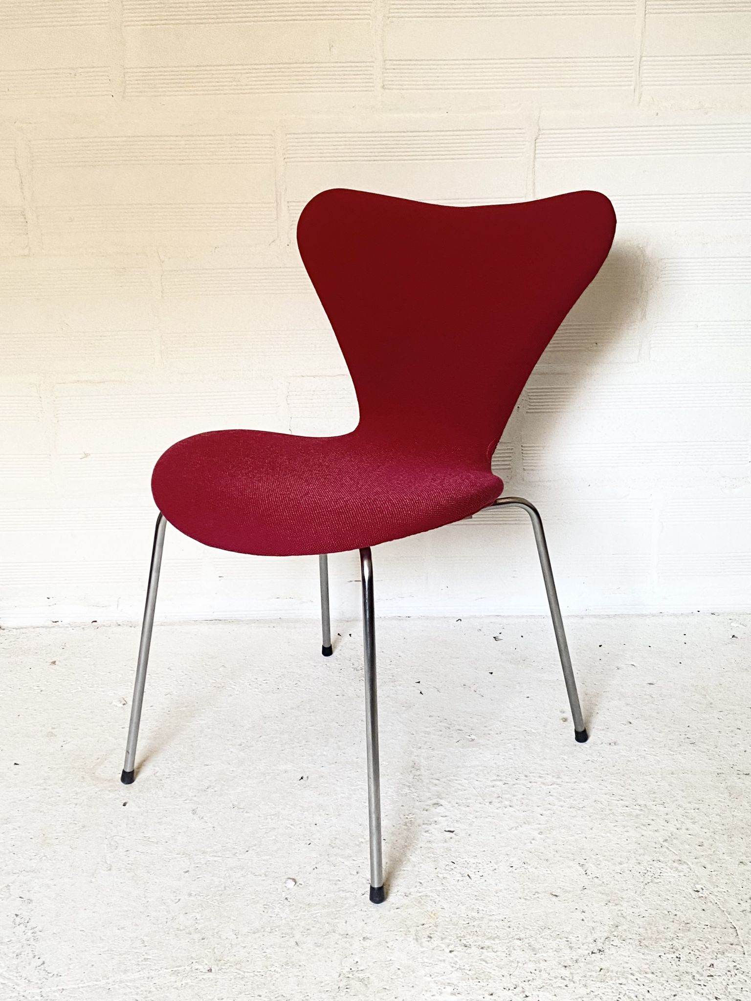 Pink chair 3107 by Arne Jacobsen