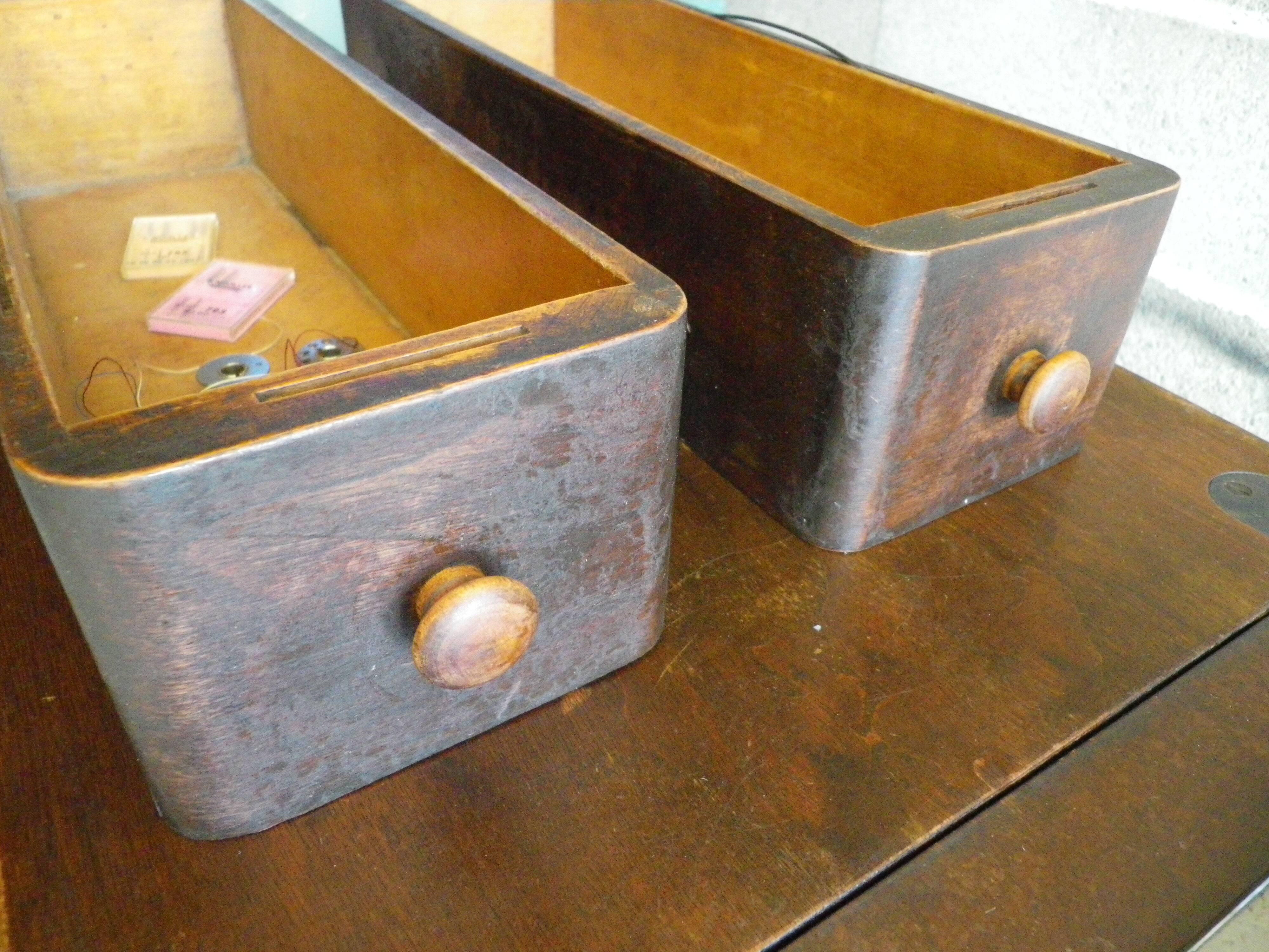 Singer sewing machine, 1928