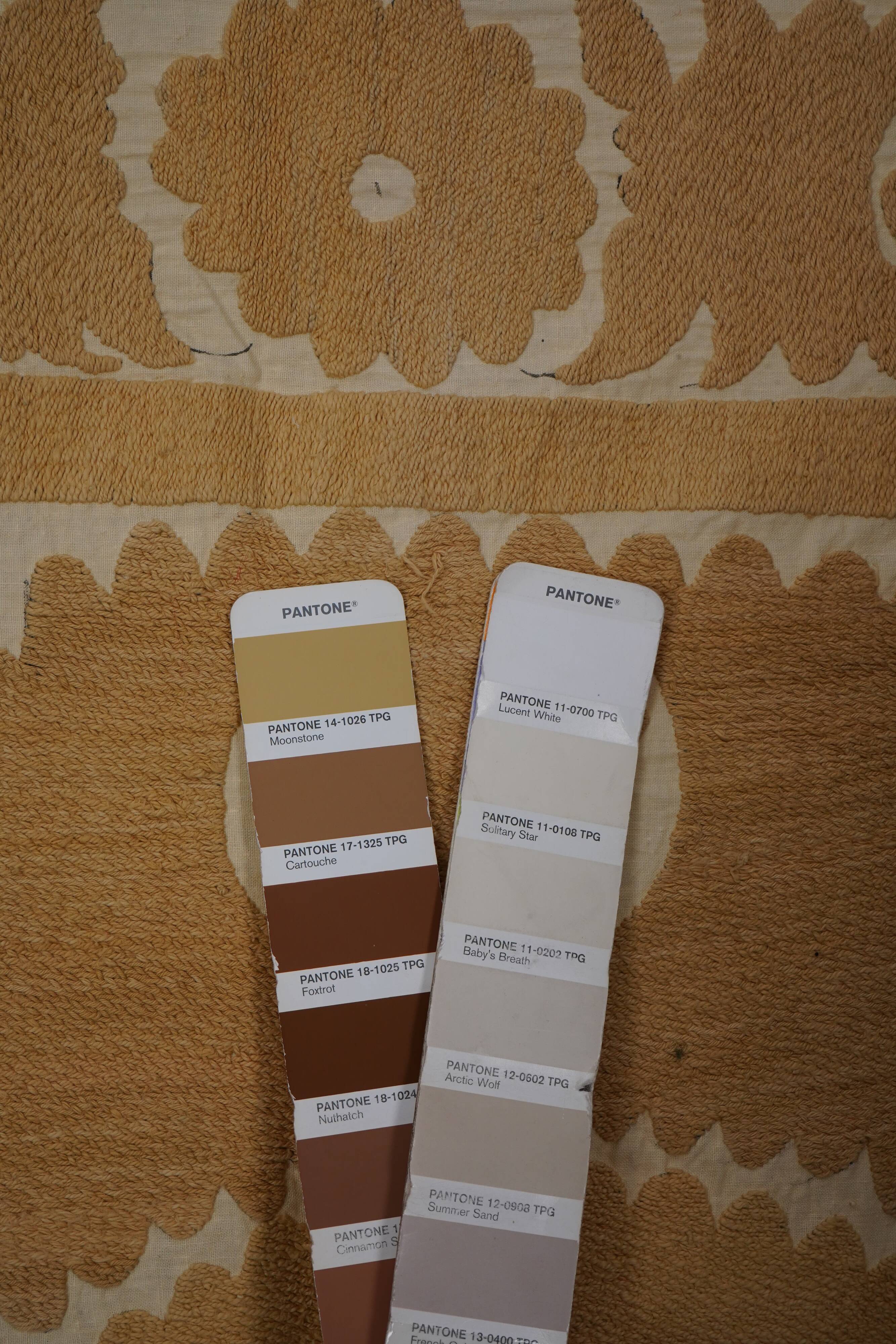 Vintage Turkish rug, hand-knotted, 129x146 cm.