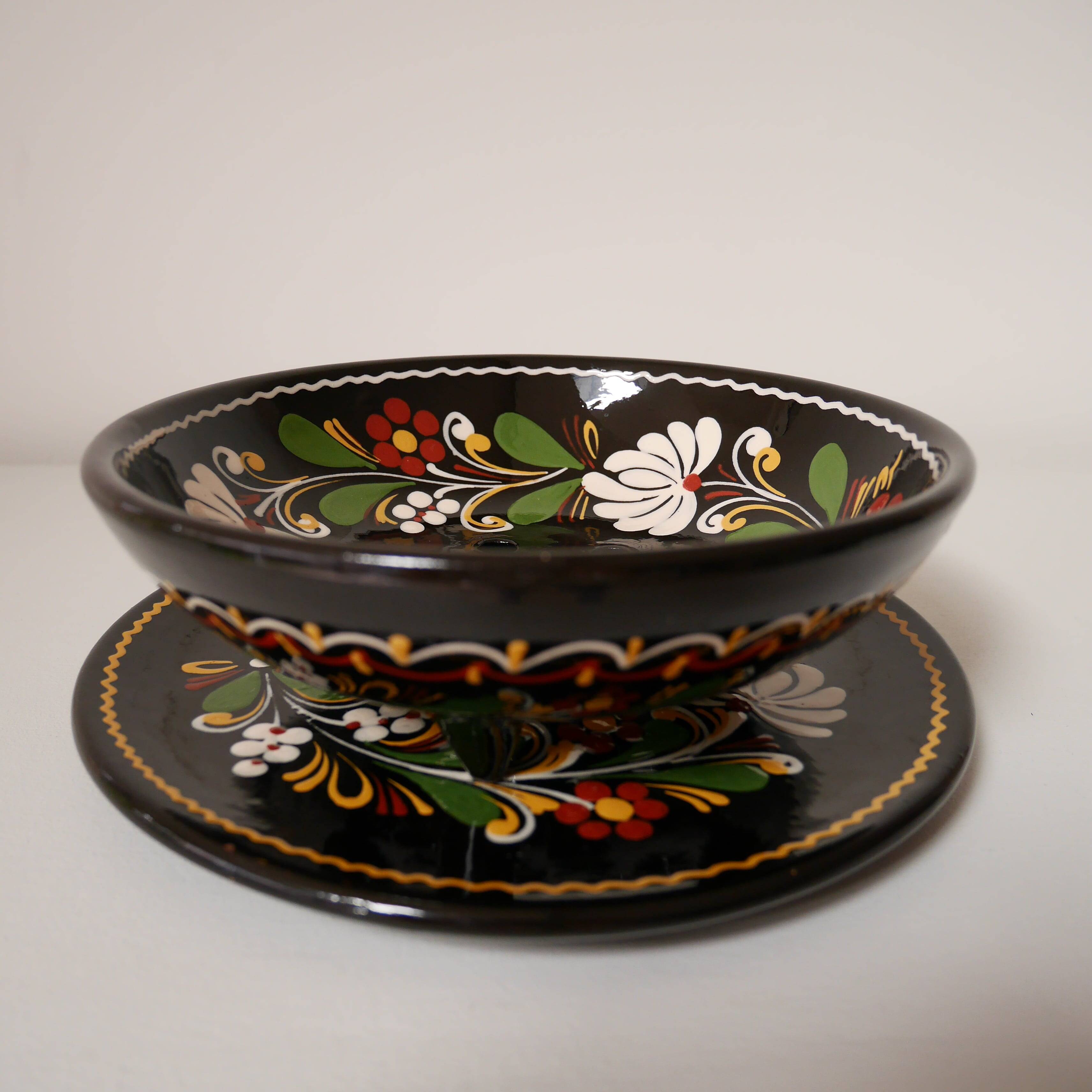 Drainer with plate, black varnished stoneware, popular art