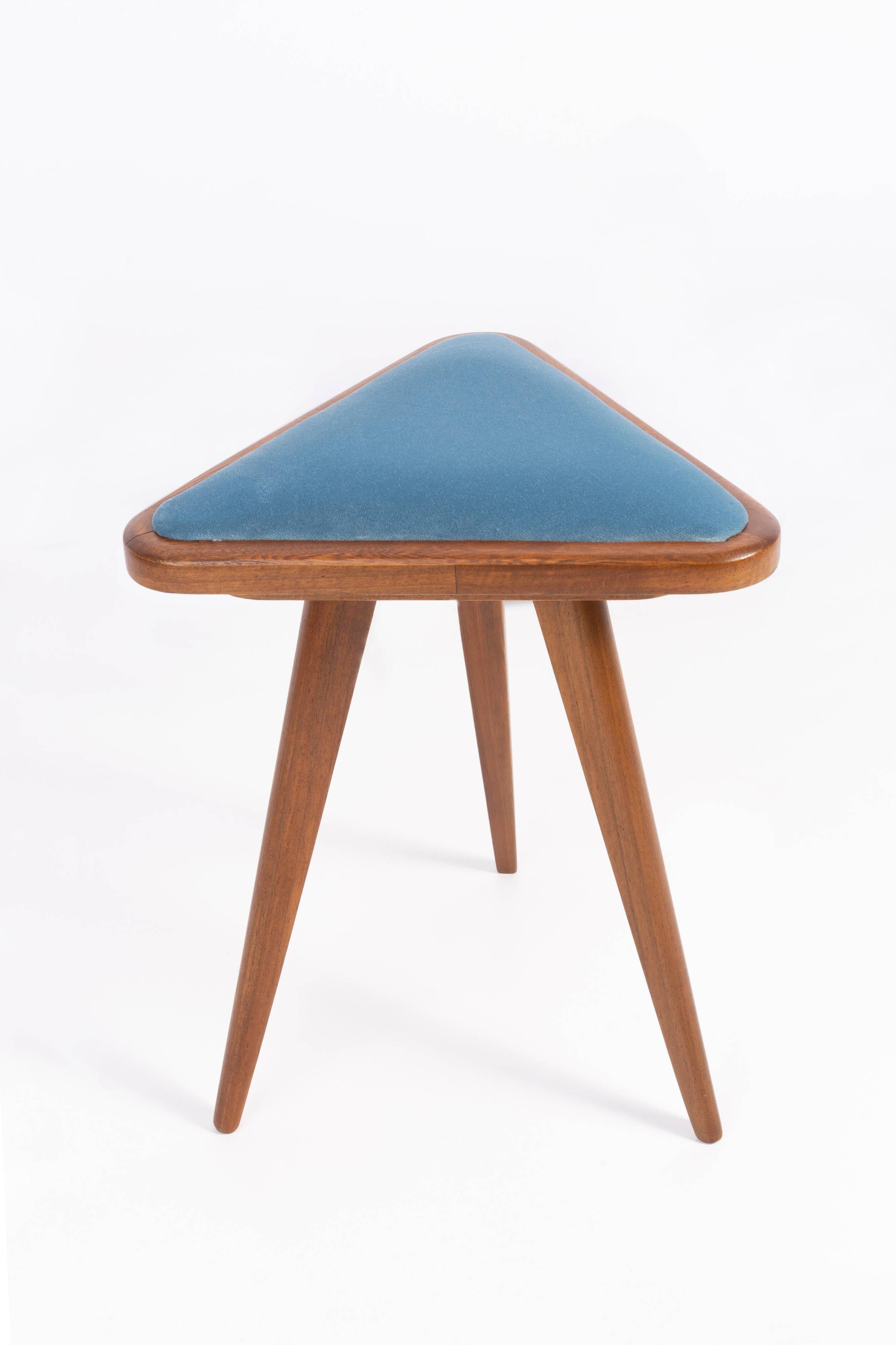Set of two triangular stools in blue and white velvet from the 20th century.