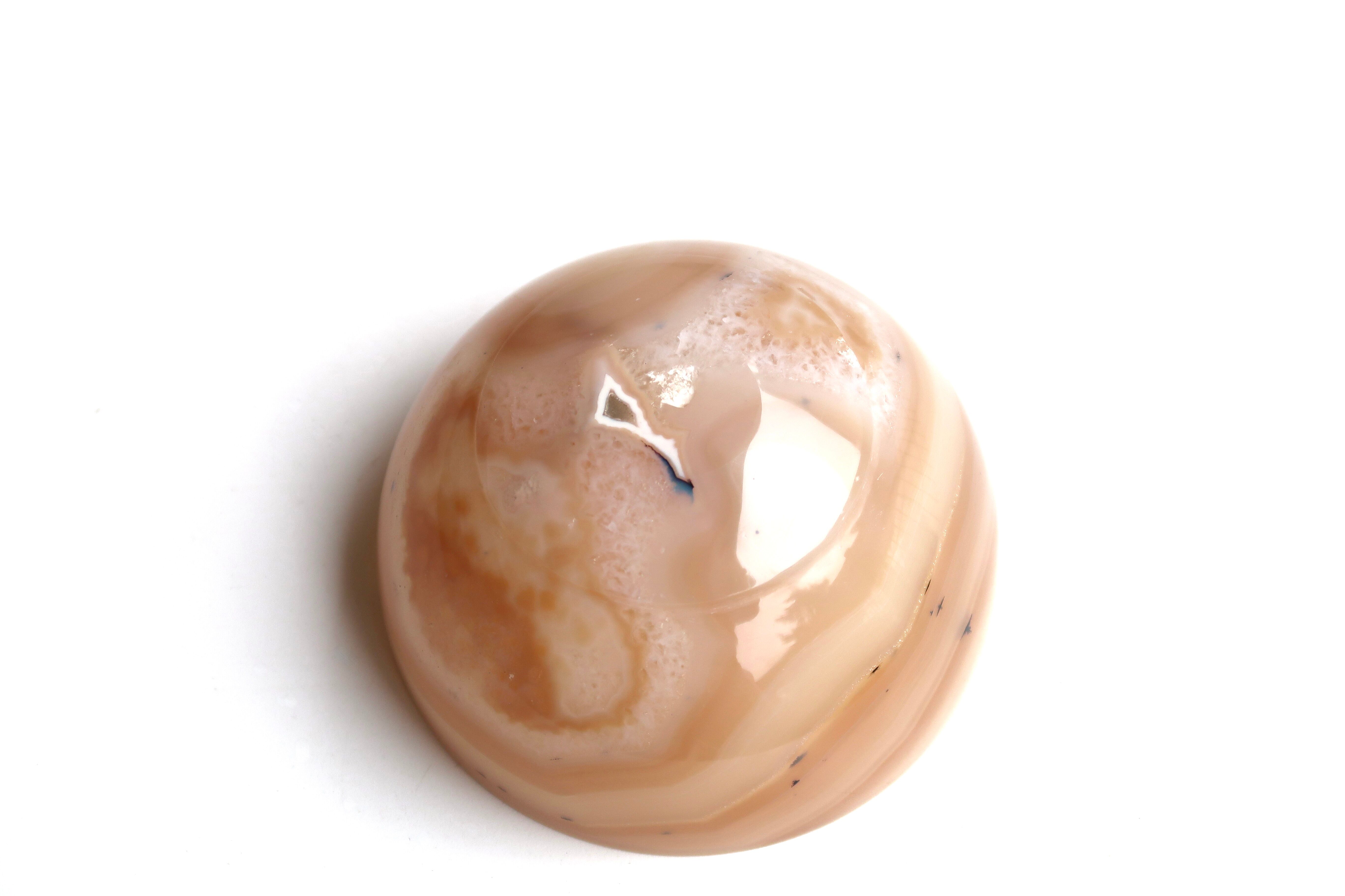 Empty pocket cut in agate