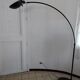 Lampadaire noir arqué Leonardo Marelli pour Estiluz vintage 1980'S
