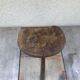 Tabouret de traite pieds tripodes bois foncé vintage
