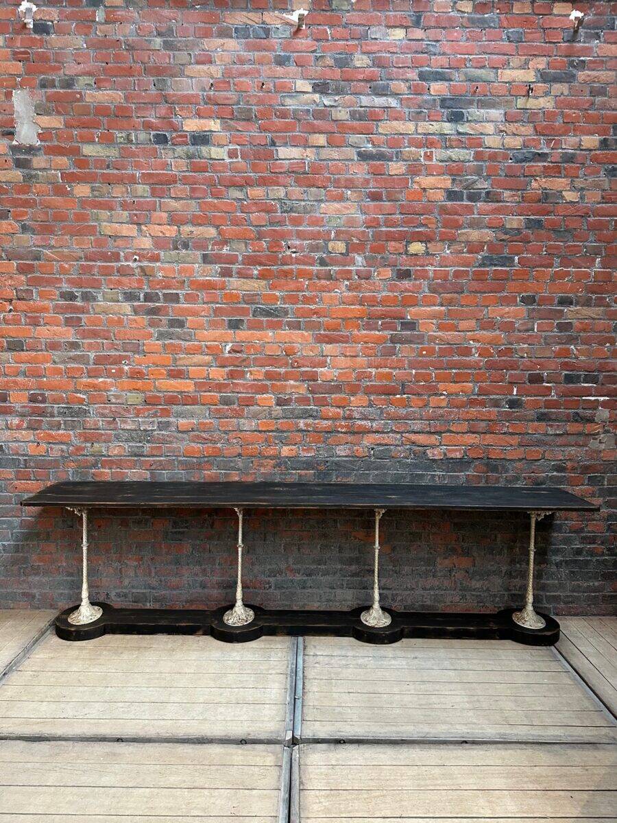 Decorative console table in cast iron and wood