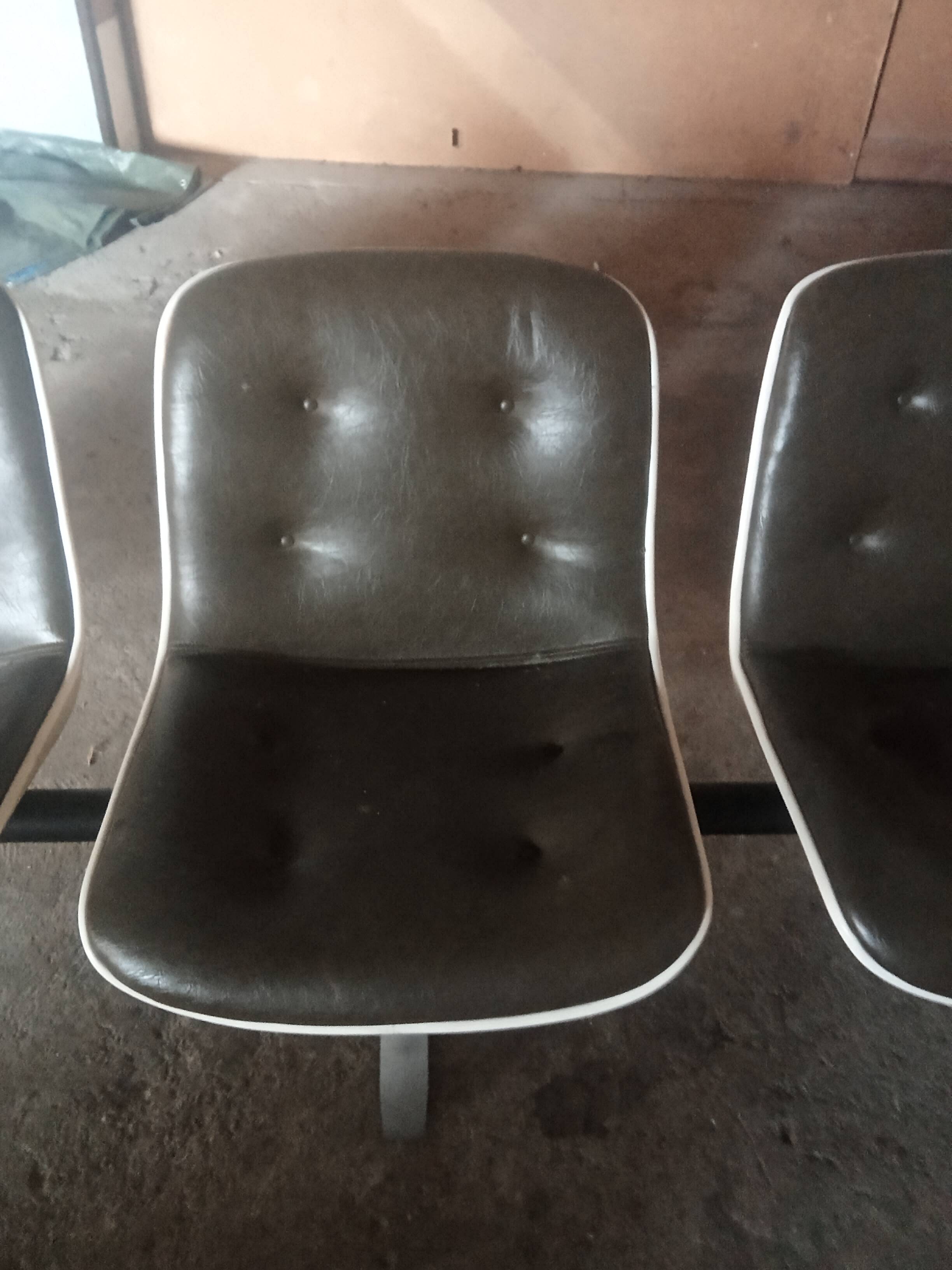 Leather five-seater banquette design.