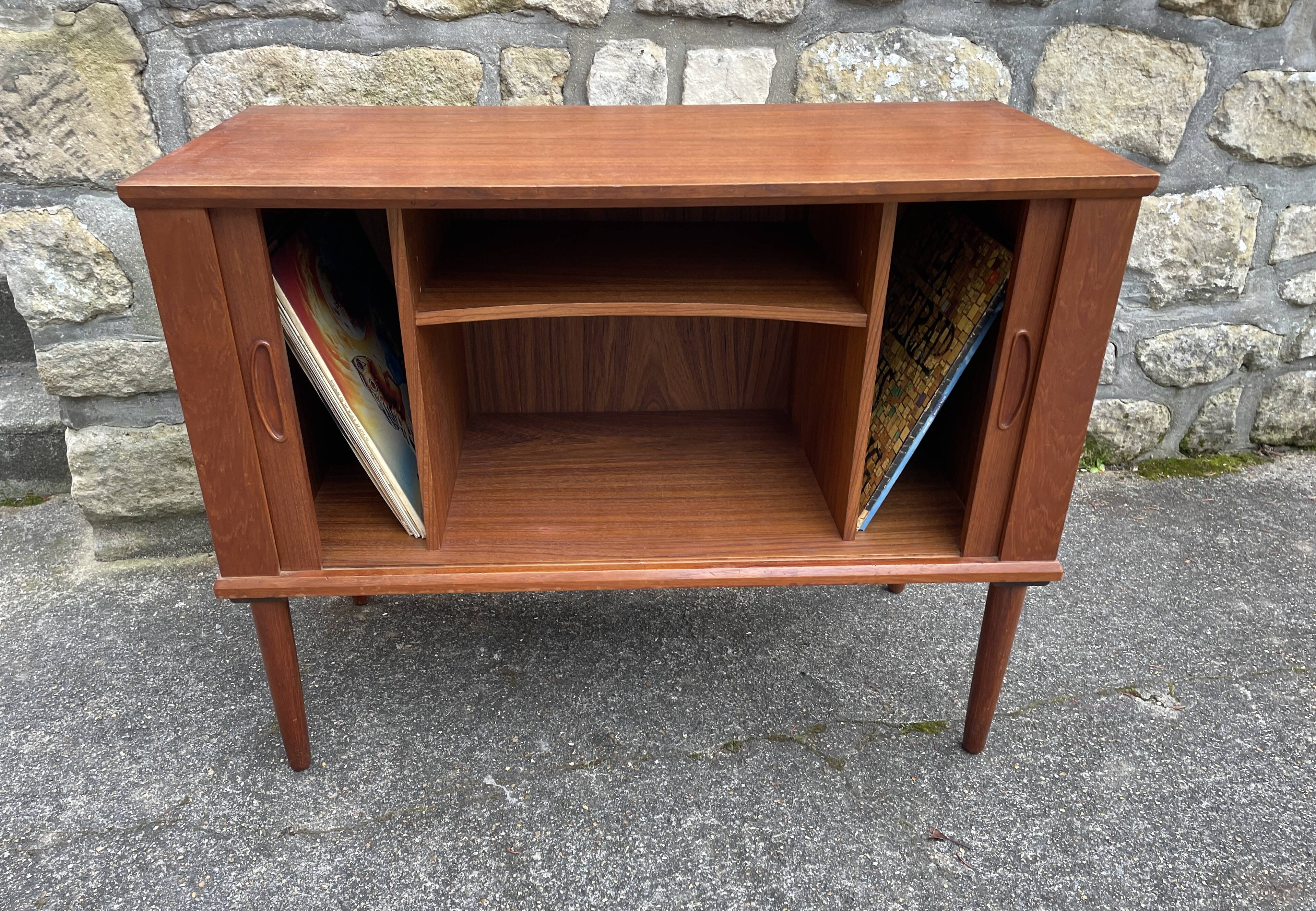 Small teak sideboard, Danish music furniture for vinyl records. Bar