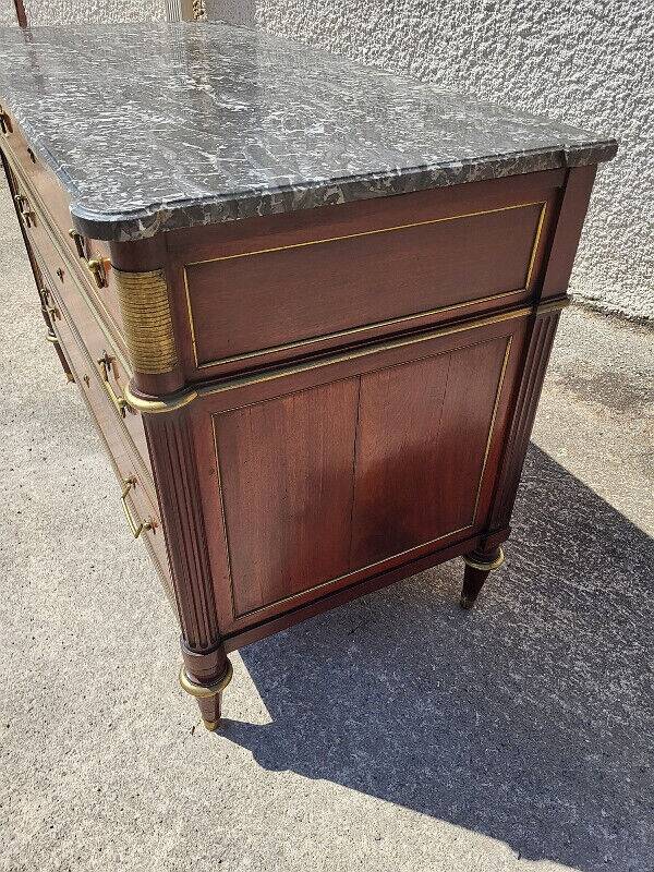 Louis xvi mahogany chest of drawers with 3 drawers from the 19th century