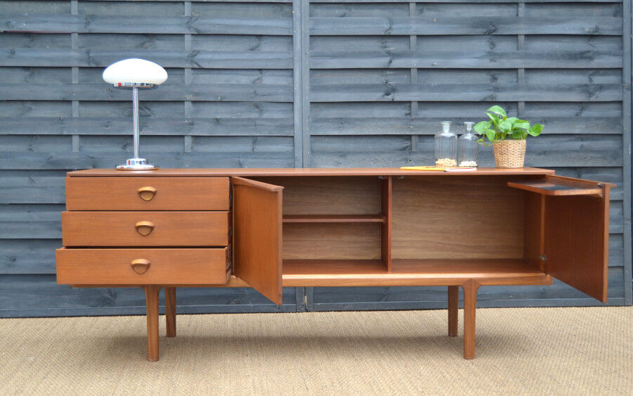 Enfilade en teck blond par McIntosh