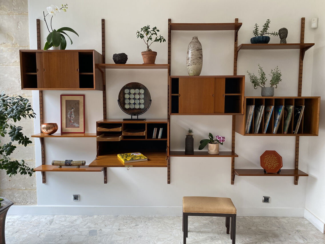 "Royal System" set of 4 teak columns, by Poul Cadovius 1970