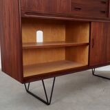 Buffet haut en teck, design danois, années 1970, production : Danemark