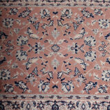 Saroukh design rug in fringed wool with a pink background 90x166cm