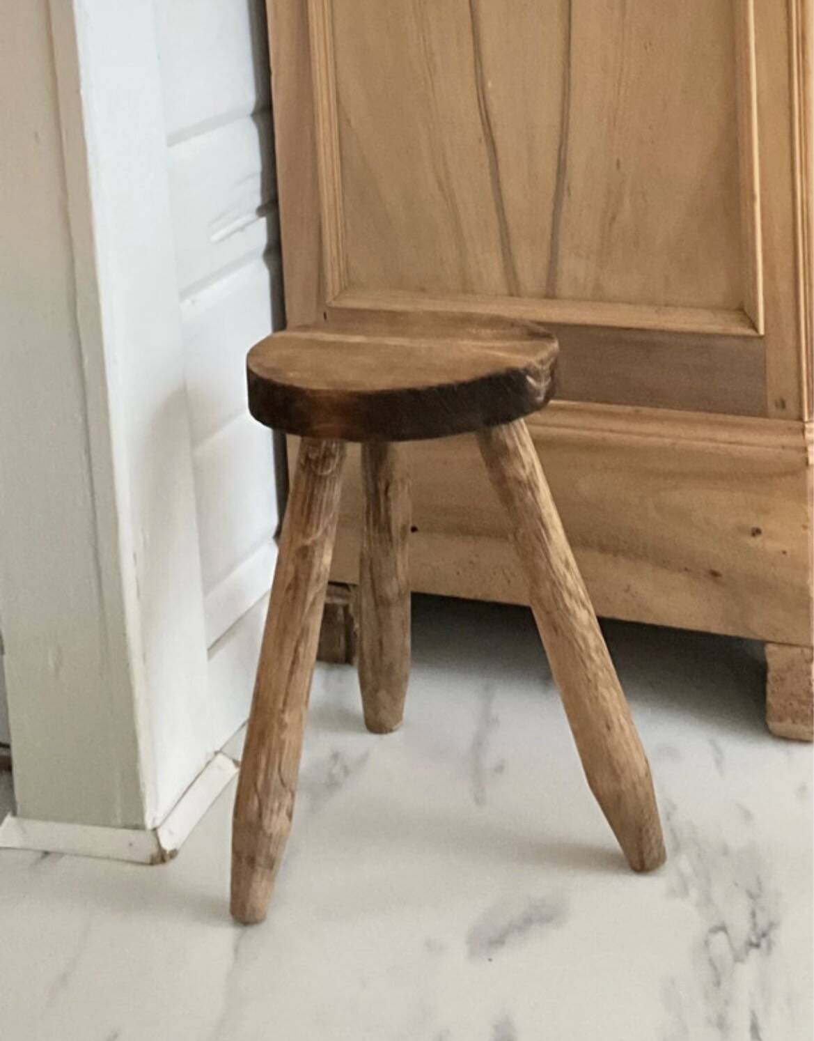 Tripod stool in solid oak