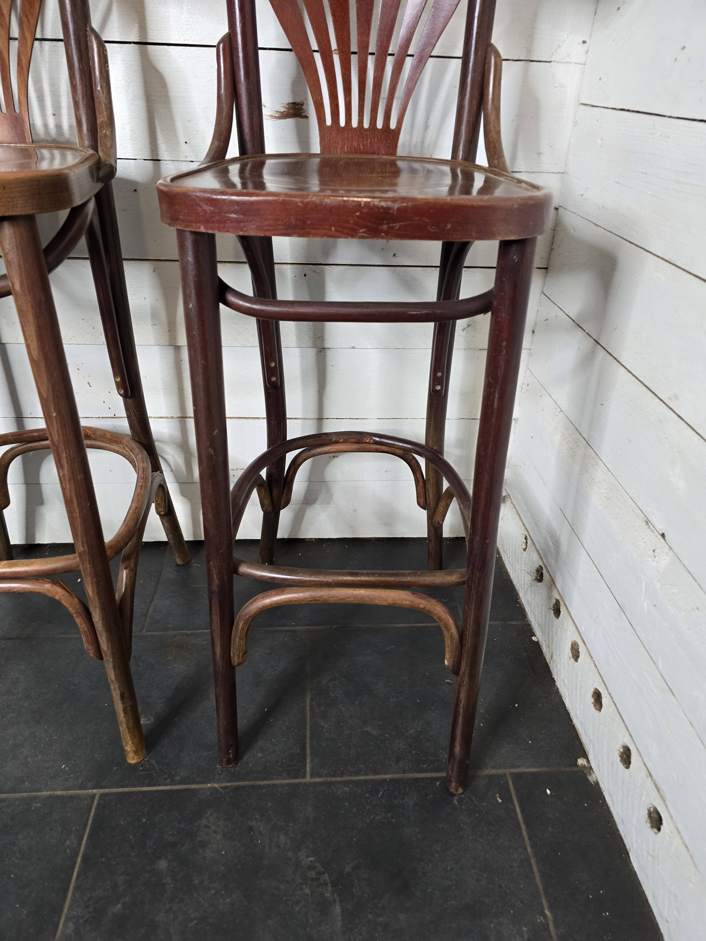 Paire de tabourets de bar à dossier