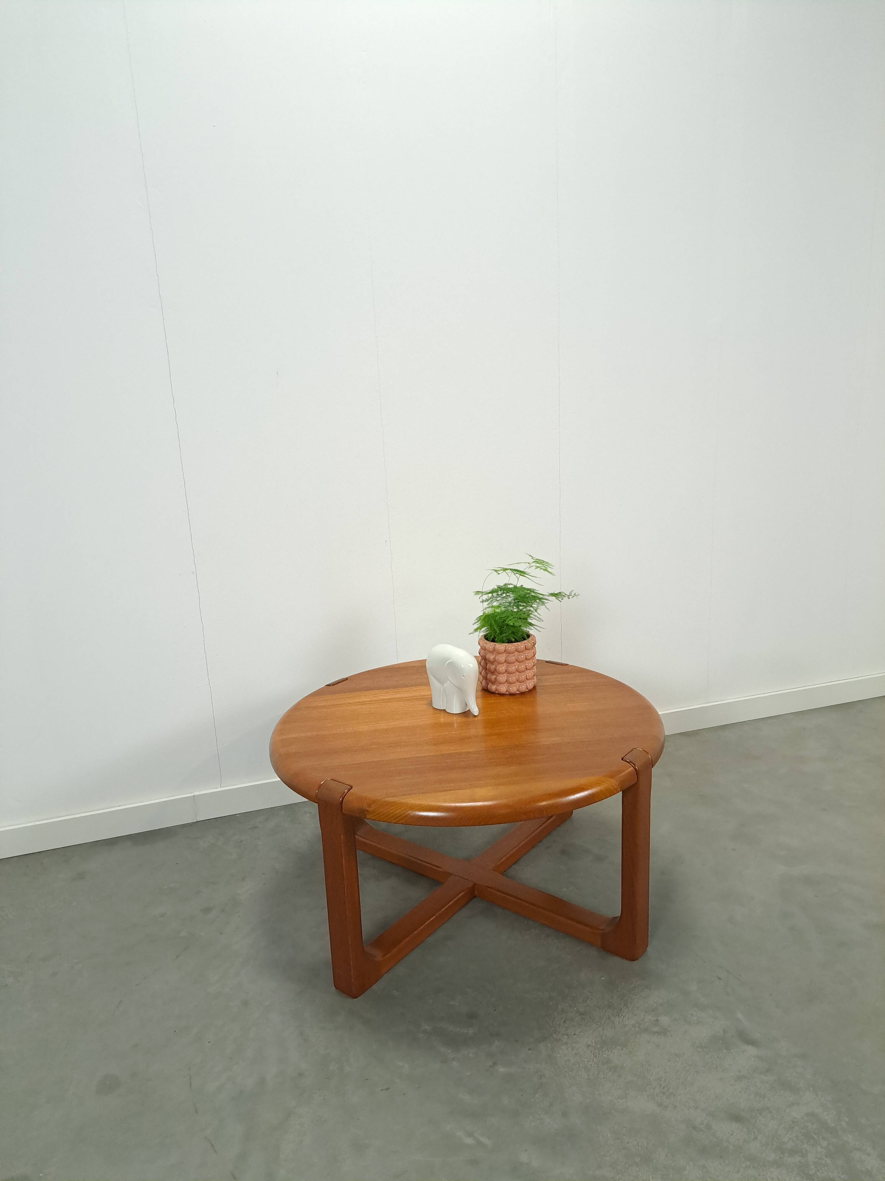 Table basse ronde en teck Niels Bach Danemark