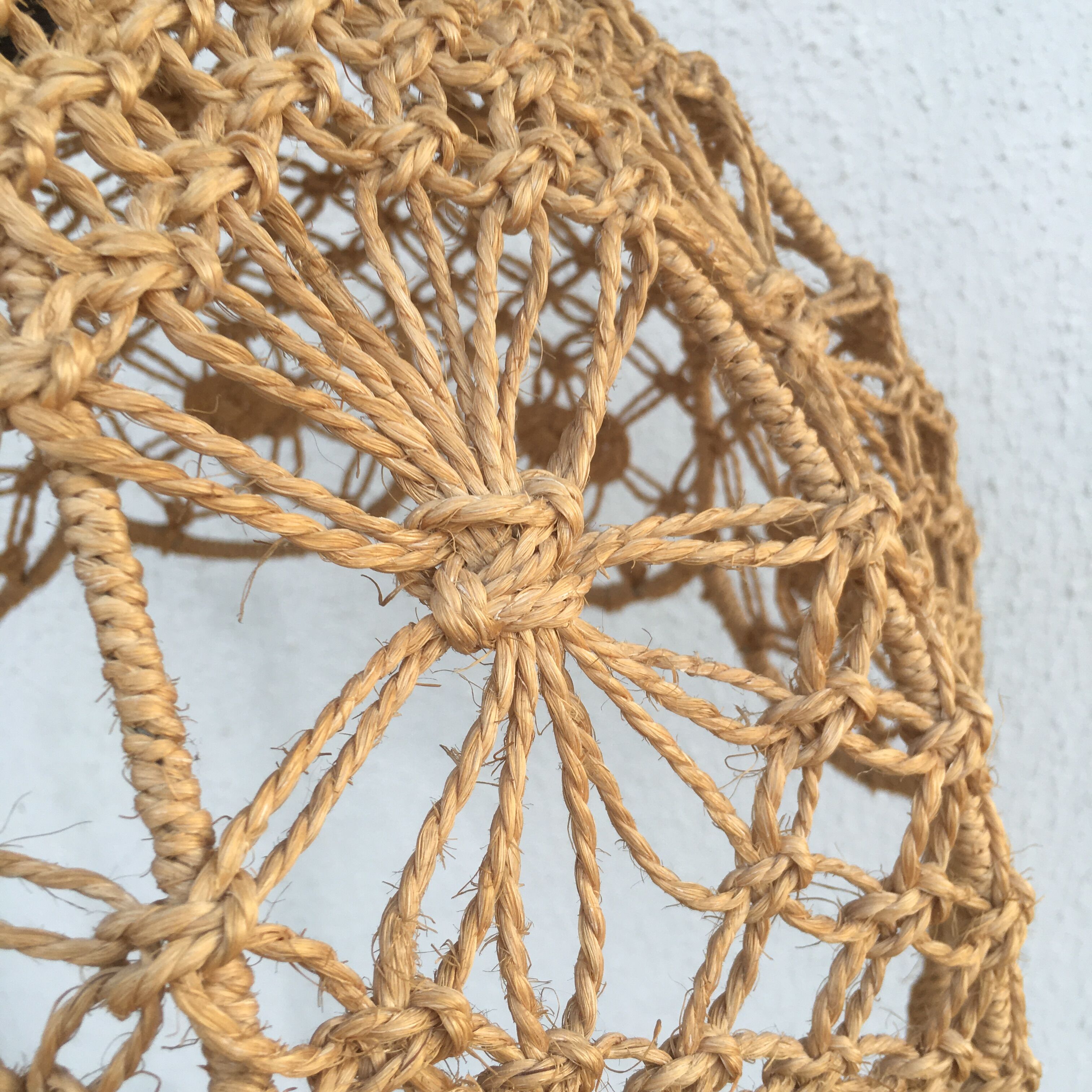 Suspension in macramé rope