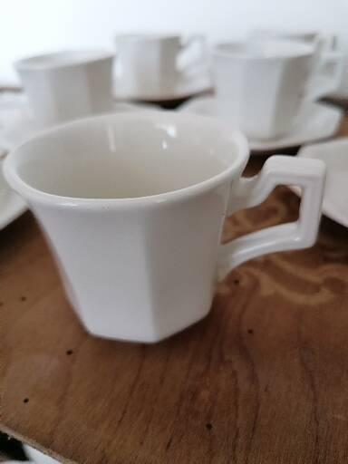 Set of 10 Johnson Brothers cups and saucers