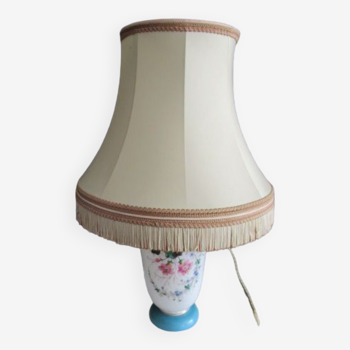 Lampe de salon ancienne en opaline peinte